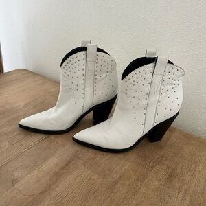 Sigerson Morrison White Kalie Boots Size 39